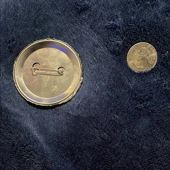 Cat Face Button Pin - Picture 2 of 2